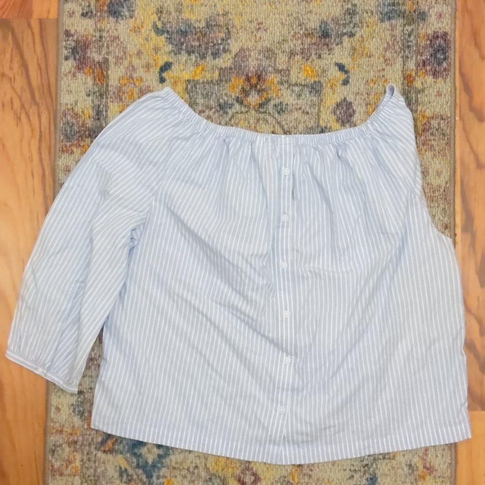 NWT GAP - Off the shoulder top - Picture 5 of 7